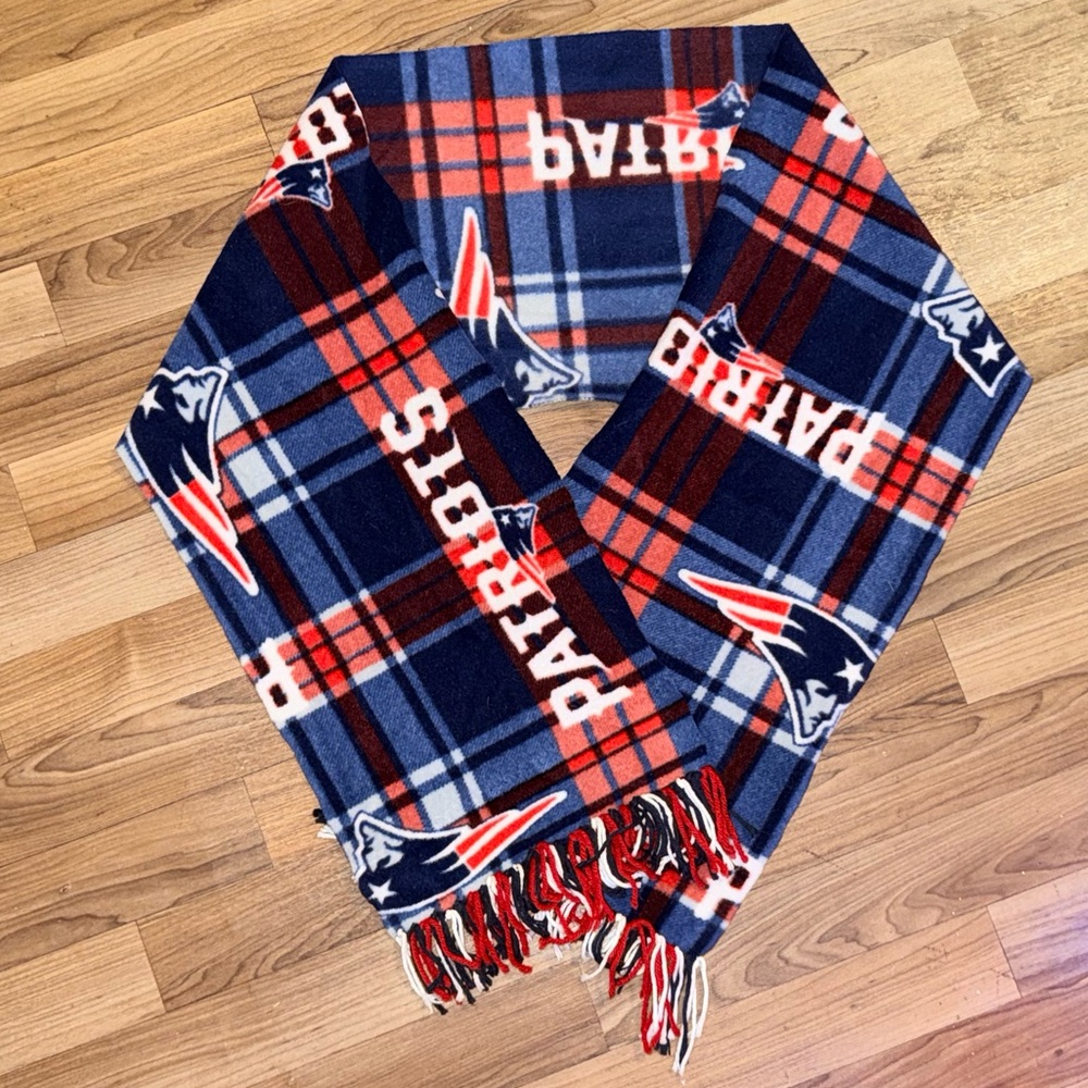 New England Patriots Plaid Fleece Scarf - Picture 3 of 5